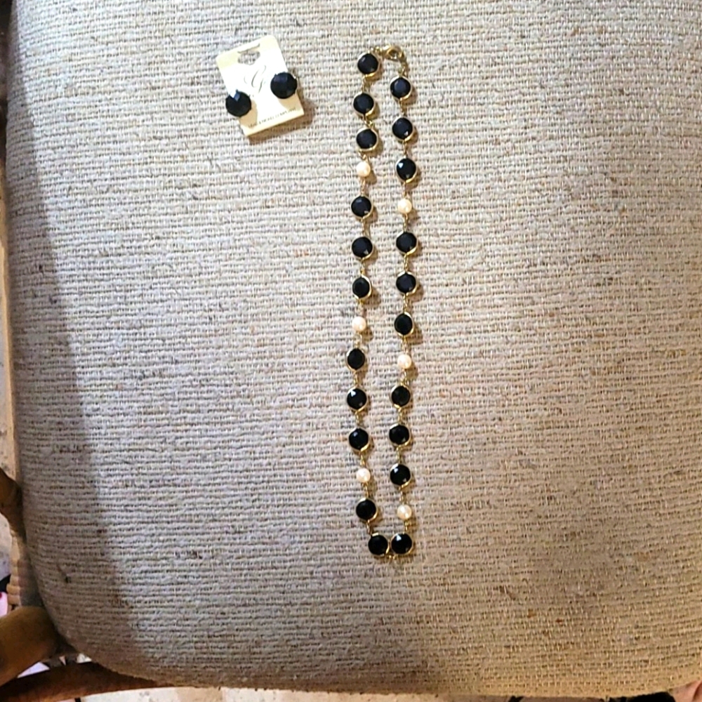 Black, gold & pearl necklace with earrings set